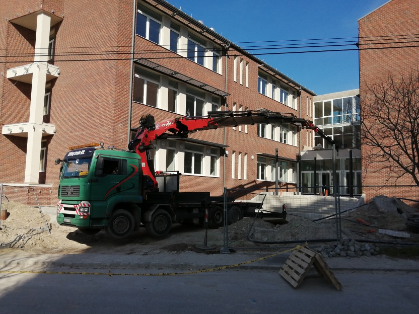 Üvegtető acélszerkezet daruzás